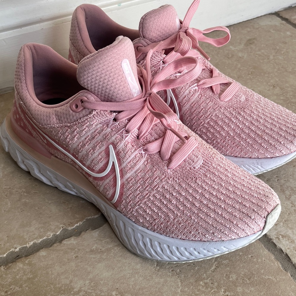 Nike Women's React Infinity Flyknit  Sneakers